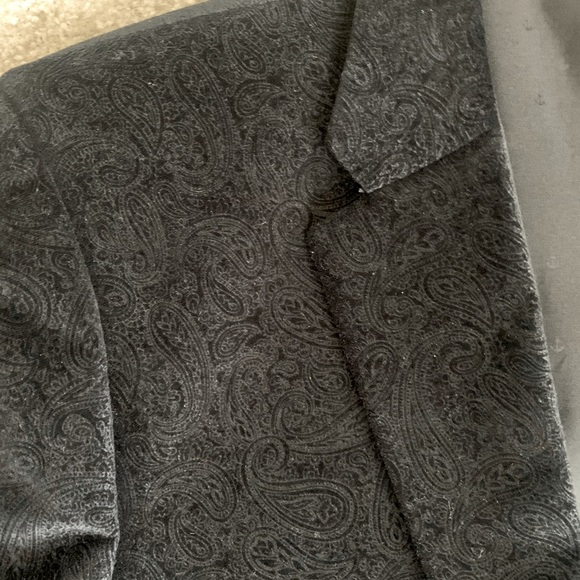 Men’s Tommy Hilfiger velvet paisley blazer